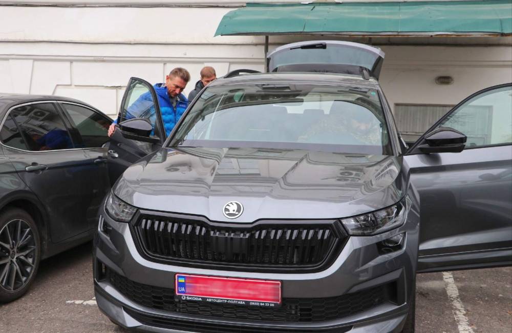 У Полтаві екскомандир бригади тероборони віддав автівку волонтерів власній дружині
