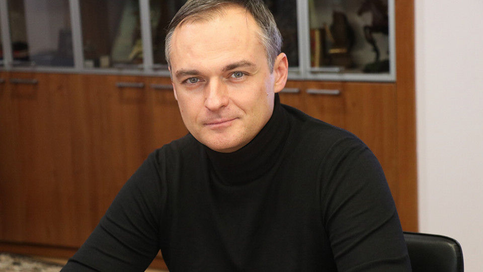 В Одесі заступник голови суду оформив усе майно на дружину, яка отримує коштовні подарунки