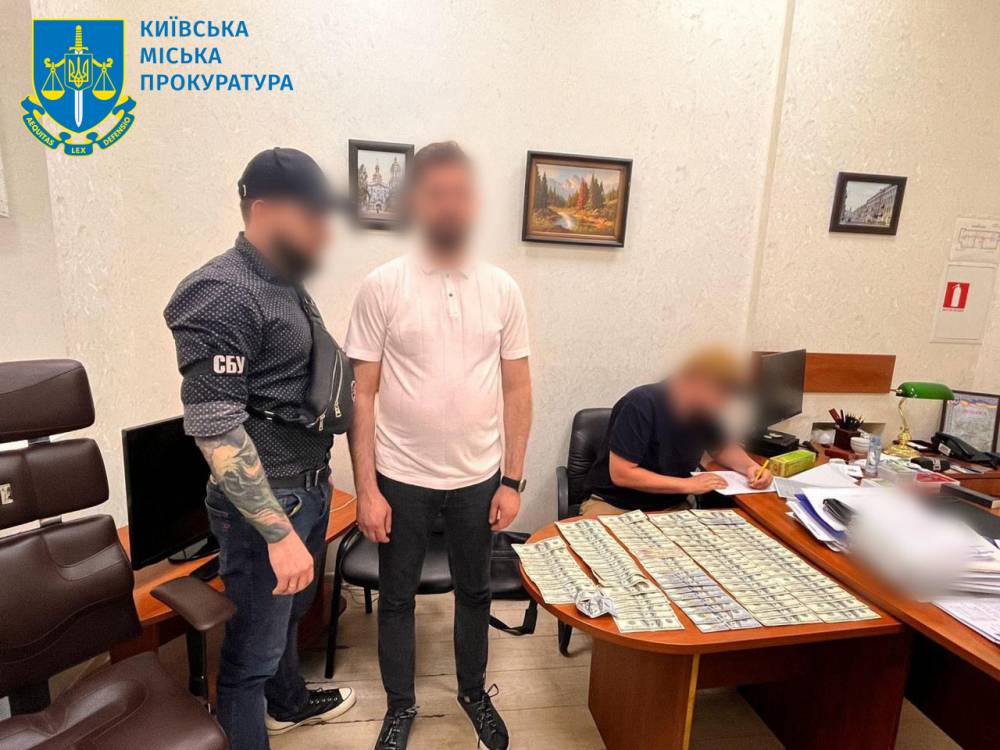 Ексначальник управління ДМС Києва з питань іноземців має підозру через хабарі за легалізацію