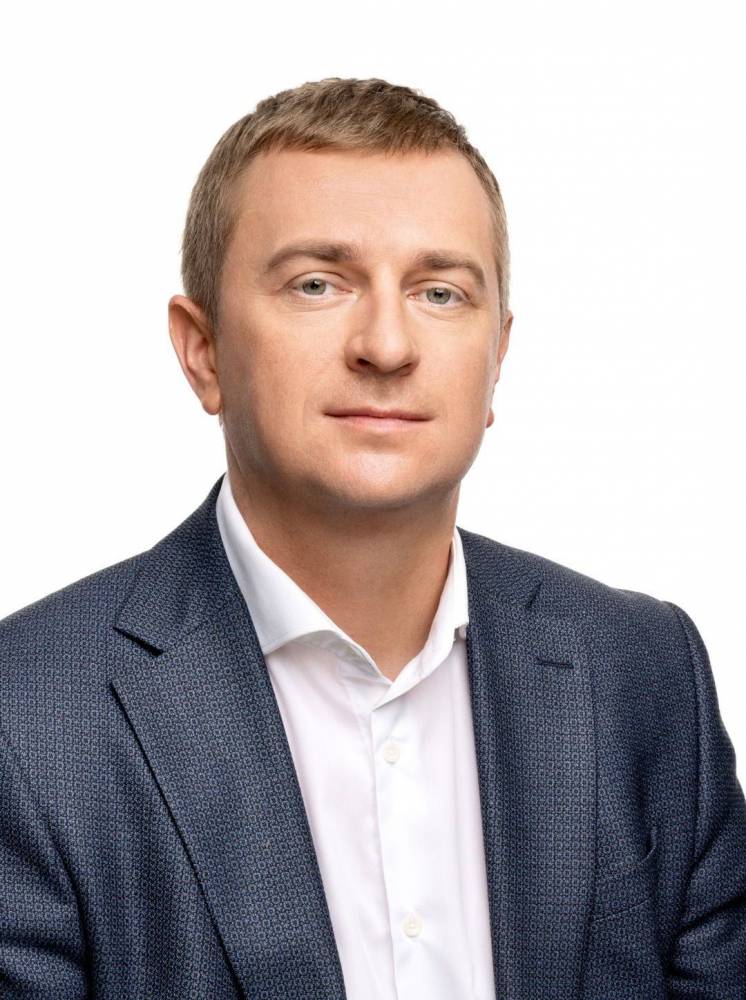 Дружина очільника териториального сервісного центру МВС у Києві їздить на сучасному електрокарі
