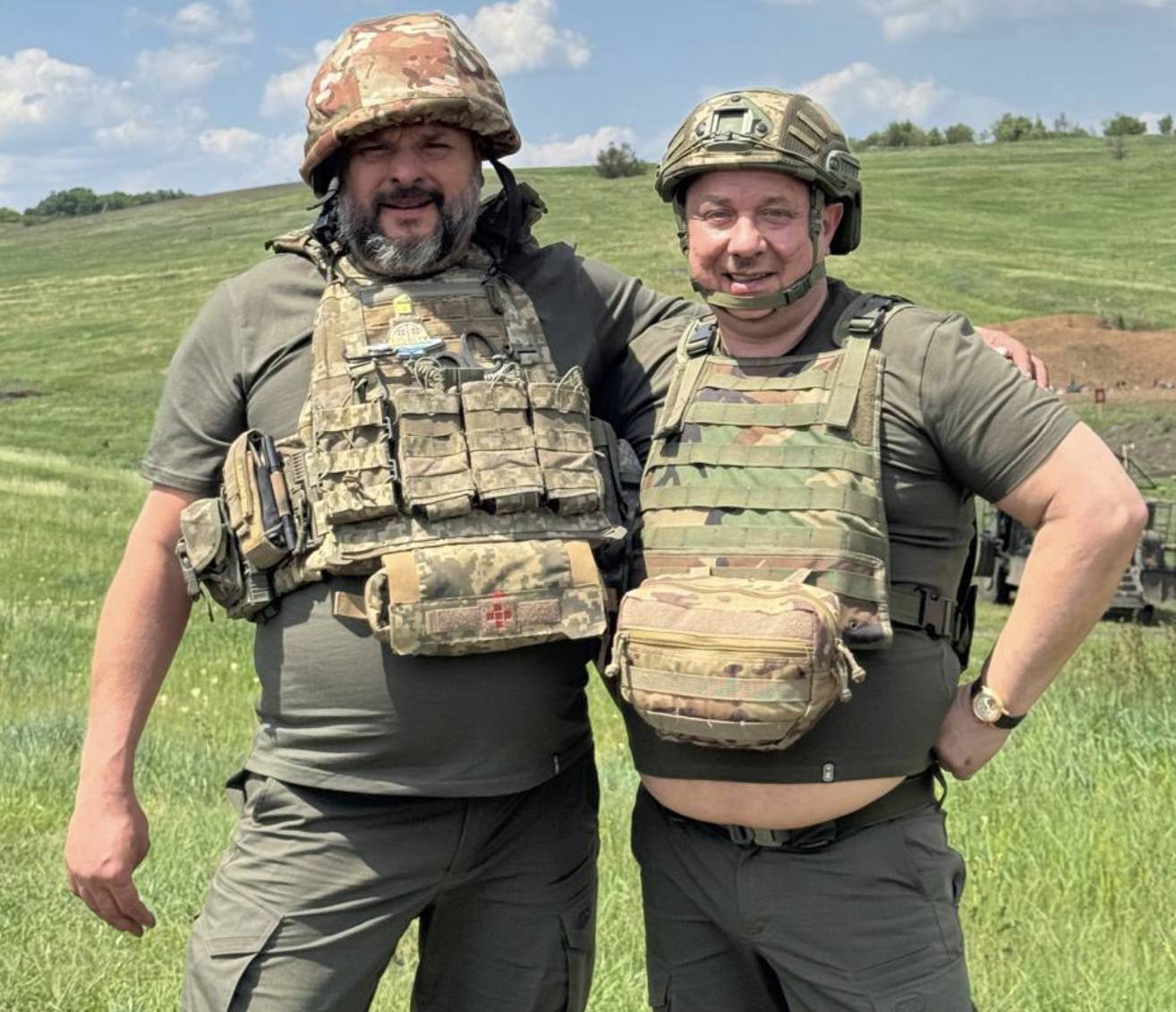 Постачальник речей для ЗСУ Мітрохін веде справи разом з експодатківцем з "Опозиційного блоку"  