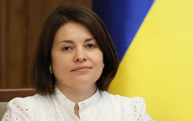 Тимчасова очільниця української податкової Карнаух користується машинами, котрі оформлені на родичів  