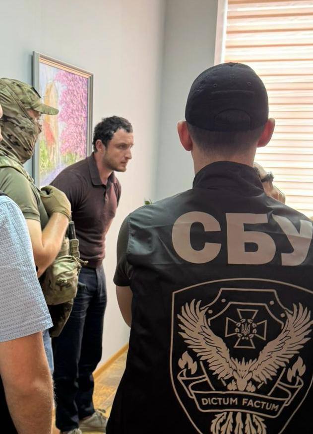 Заступник директора міжнародного департаменту Держмитслужби Майструк приховує вартість авто  