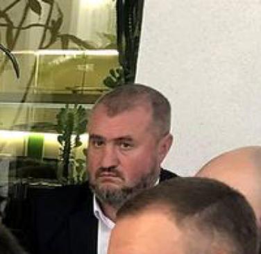 Начальник відділу закупівель ГСЦ МВС Погребняк їздить на новому електрокарі родича
