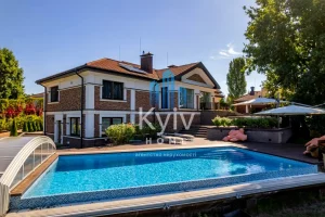 Співробітник Офісу генпрокурора Петров продає свій маєток за 1,1 млн доларів  