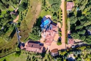 Співробітник Офісу генпрокурора Петров продає свій маєток за 1,1 млн доларів  