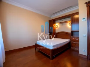 Співробітник Офісу генпрокурора Петров продає свій маєток за 1,1 млн доларів  