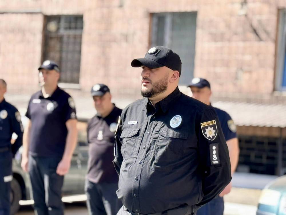 Начальник Голосіївського управління поліції їздить на люксовій іномарці брата