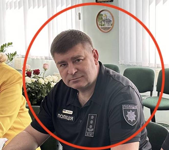 Скандальний харківський поліцейський Лукавенко тримає вдома мільйон гривень готівкою  