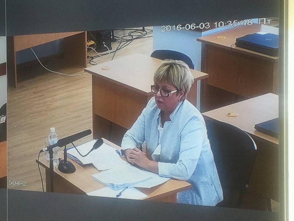 Суддя з Києва Фрич тримає готівкою 45 тисяч доларів, але живе в квартирі батька