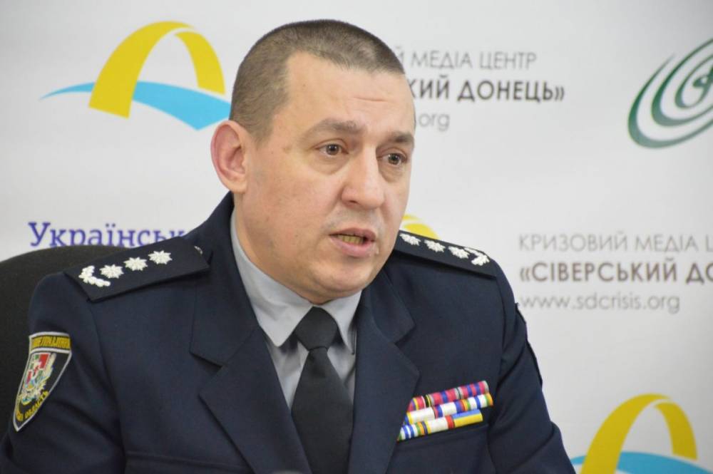 Керівник слідства поліції Запорізької області Усманов зберігає 40,5 тисяч доларів готівкою  