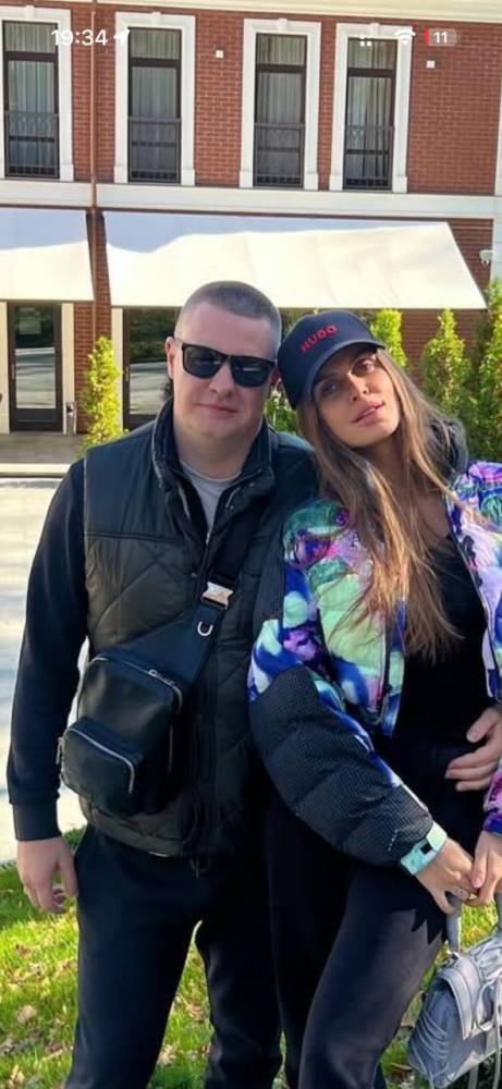 Офіційно безробітна дружина експоліцейського з Харкова веде розкішний спосіб життя  