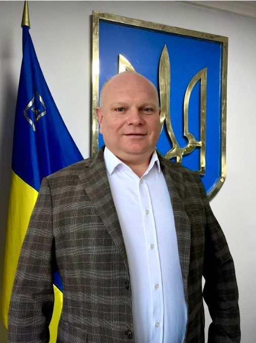 Начальник сервісного центру МВС у Бучі Намоченко користується авто своїх родичів  