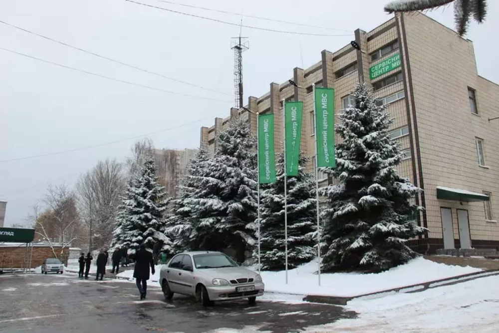 Експосадовця сервісного центру МВС у Вишгороді засудили до штрафу за хабарі за іспити  