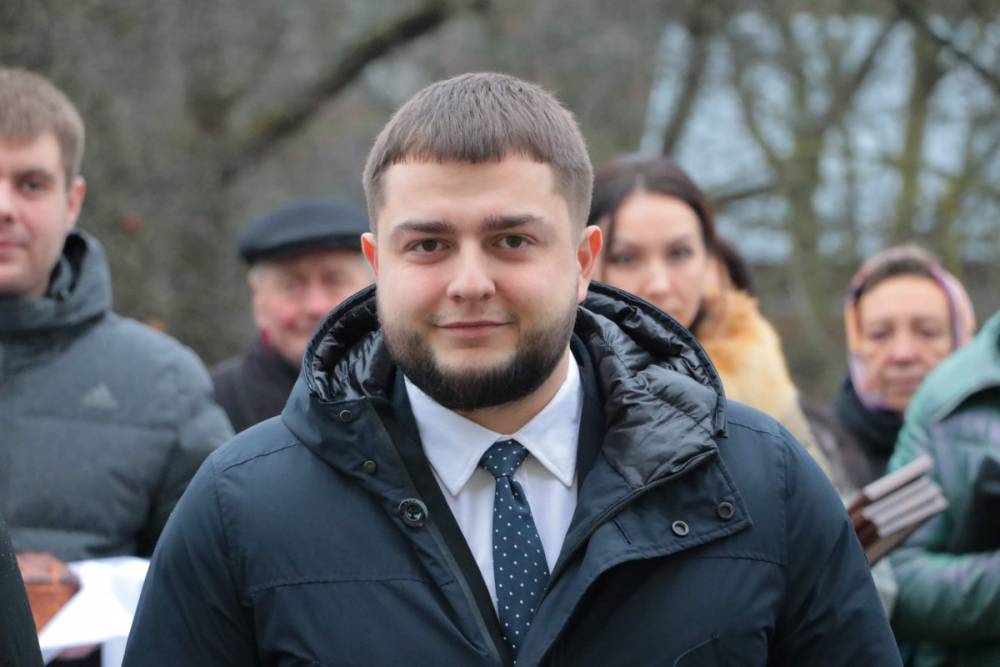 Заступник голови Львівської облради Холод новий BMW, квартиру та подарунок у 2 млн гривень для дружини