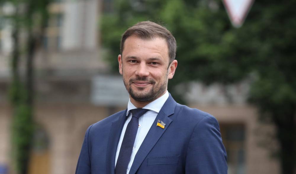 Нардеп Бабак декларує 280 тисяч доларів готівкою  