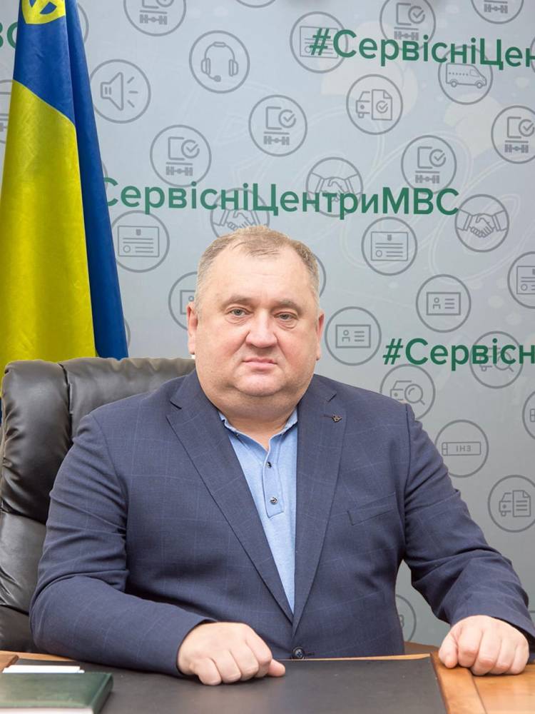 Начальник сервісного центру МВС у Черкасах Качур мешкає в чужій квартирі та має великий автопарк  