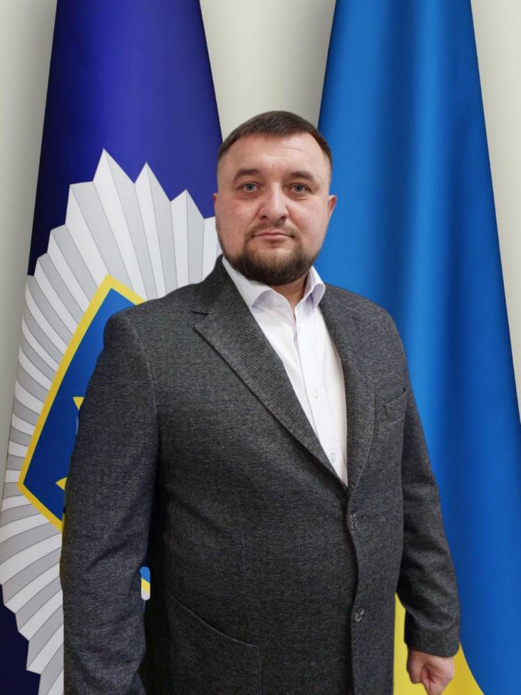 Очільник ТСЦ МВС у Струмівці Шевчук декларує коштовне майно на дружину з маленькими статками  
