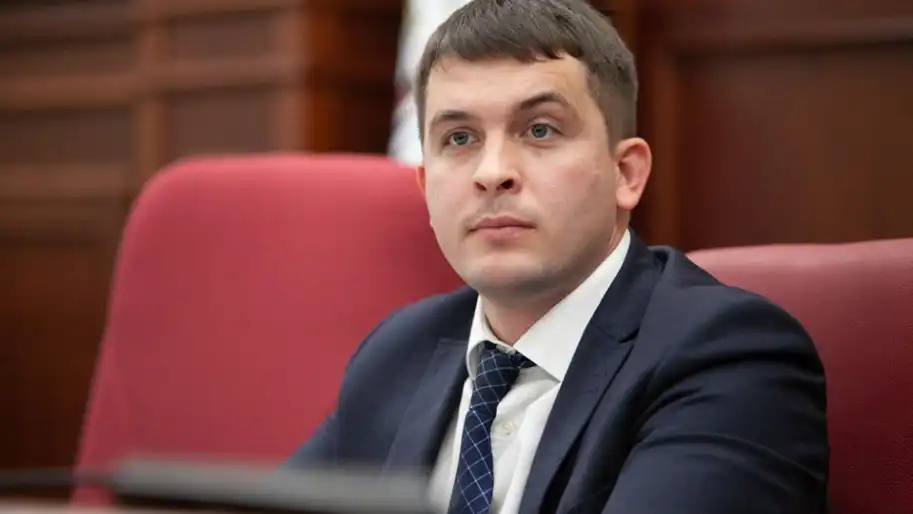 Фіктивні відрядження: захист керівника апарату КМДА Загуменного умисно затягує передачу справи до суду  