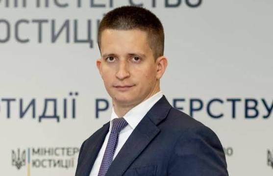 Гендиректор директорату ОП Дубовик задекларував дачі в Хотянівці і Mercedes дружини