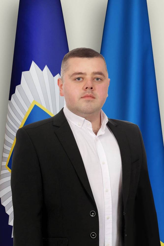 Дружина очільника ТСЦ МВС у Сарнах Іващука скуповує авто та заробляє мільйони гривень  
