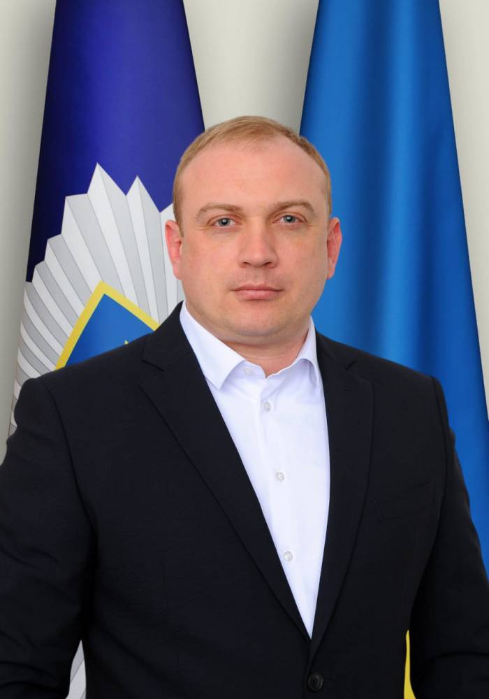 Начальник РСЦ МВС Козаков обміняв Camry на іншу, а його дружина тримає десятки гектарів землі  
